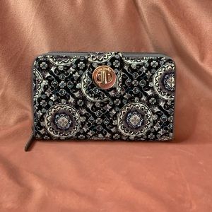 Vera Bradley Turn Lock / Zip Around Wallet Blue Floral Quilted 8" X 5"